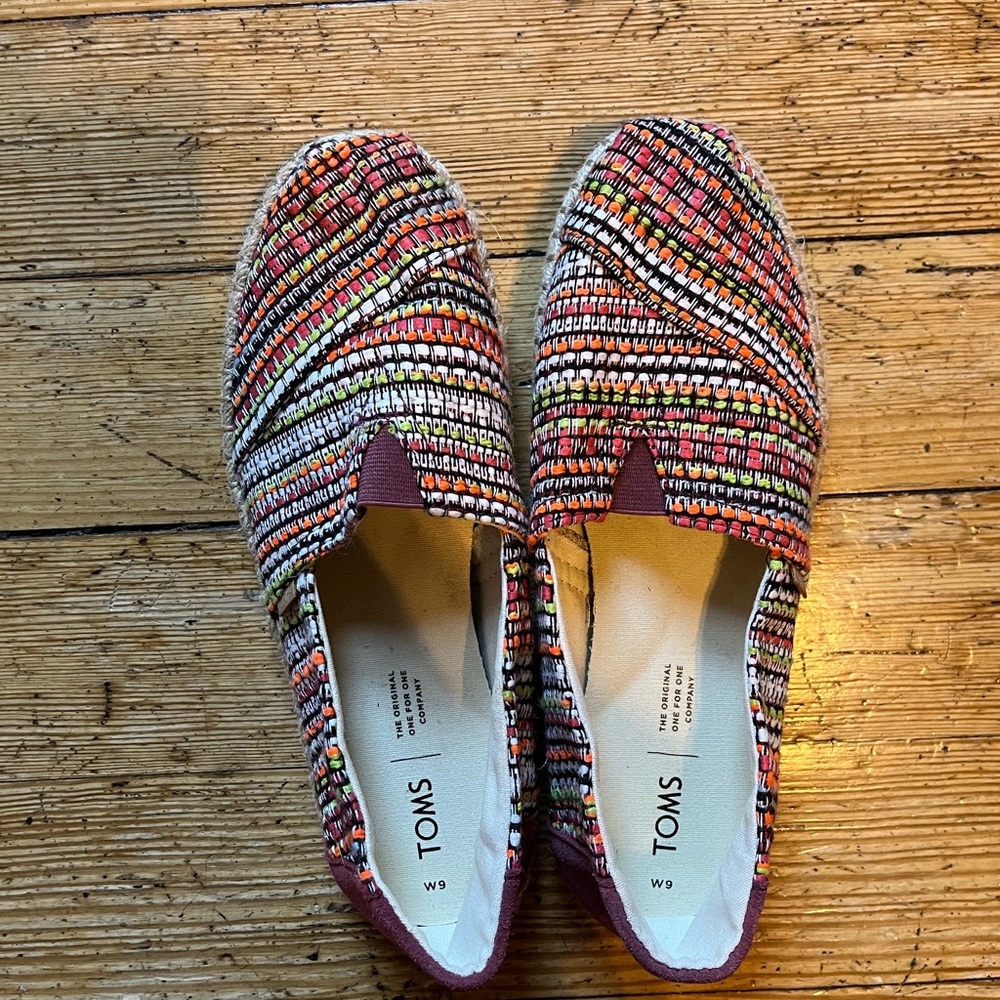 Toms Alpargata Espadrille Size 9.  Global Woven-Print.